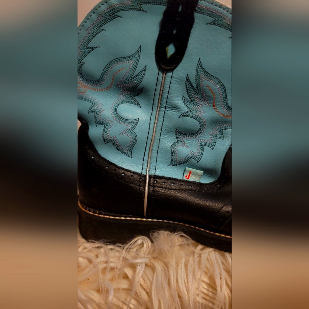 Justin Boots- Gypsy Style,Teal with multi colored stitching.